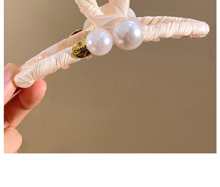 Faux Claw Hair Pearl