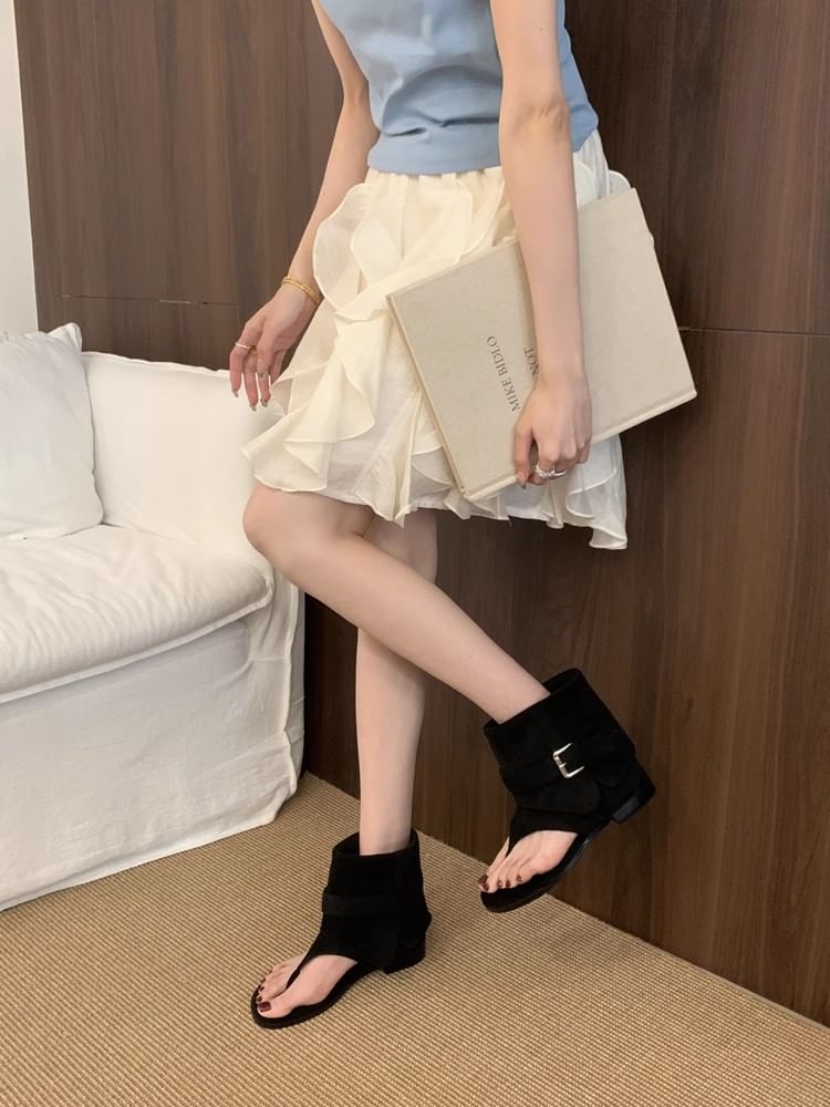 Low Heel Plain Buckled Faux Suede Short Thong Boots