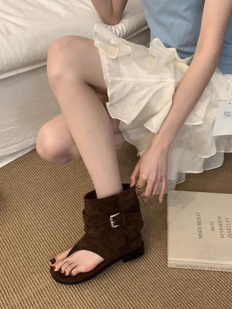 Low Heel Plain Buckled Faux Suede Short Thong Boots