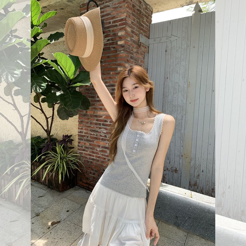 Lace-Trimmed Slim-Fit Scoop-Neck Cropped Tank Top