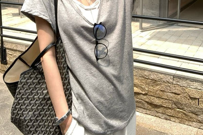 Two-Tone Mock Two-Piece V-Neck Short-Sleeved Tee