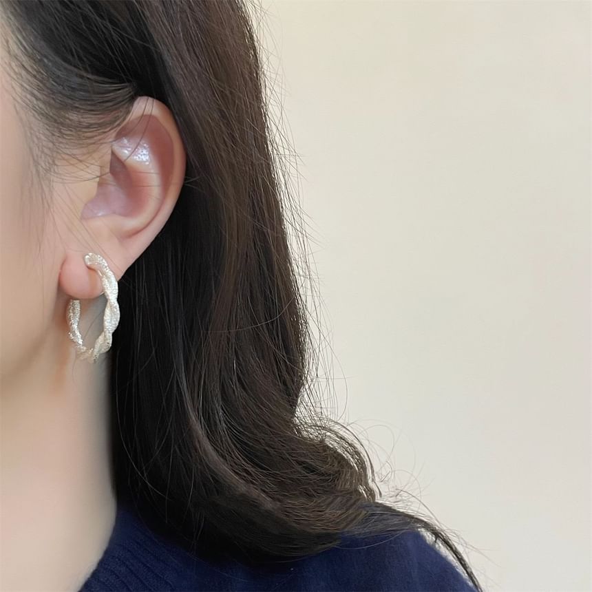 Earring Huggie Twisted