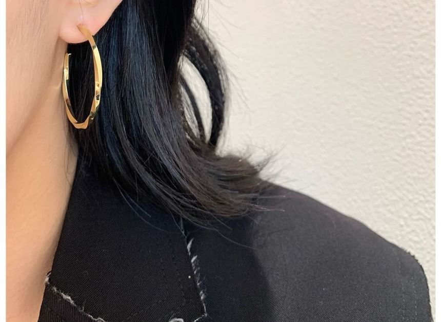 Hoop Earring Twisted