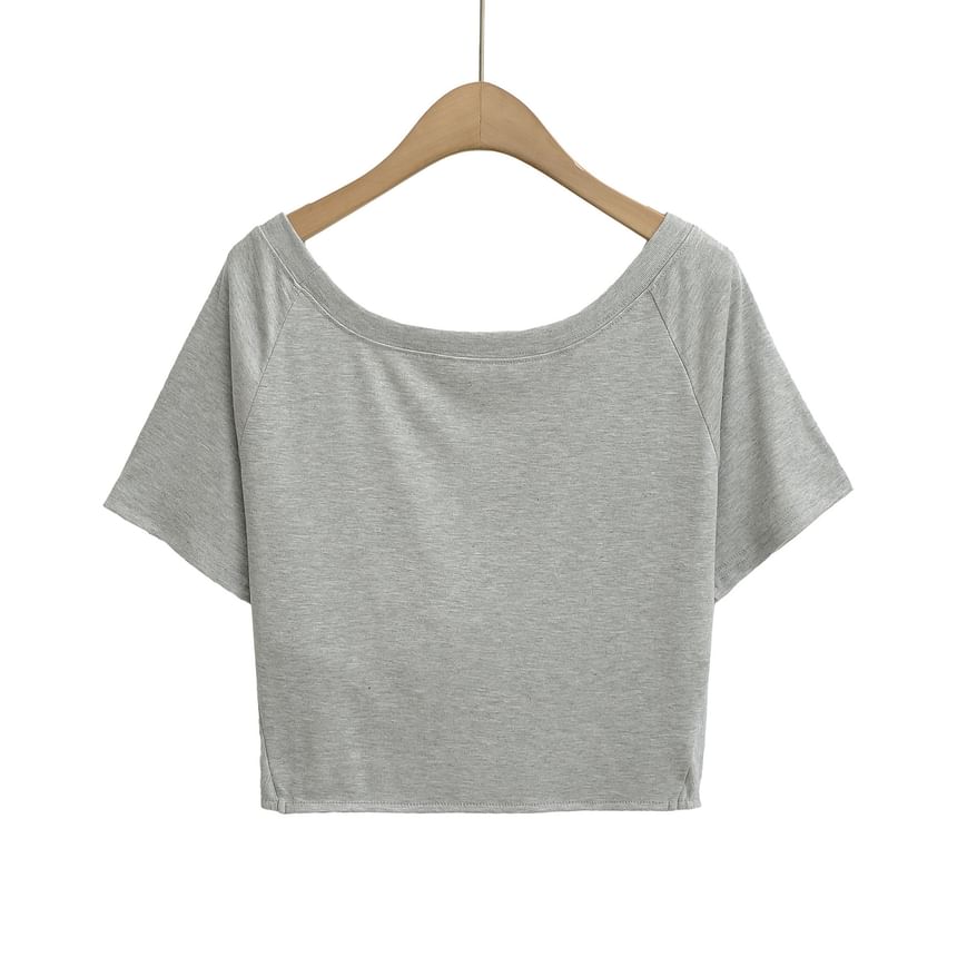 Plain Cold-Shoulder Short-Sleeved Knotted Cropped Tee