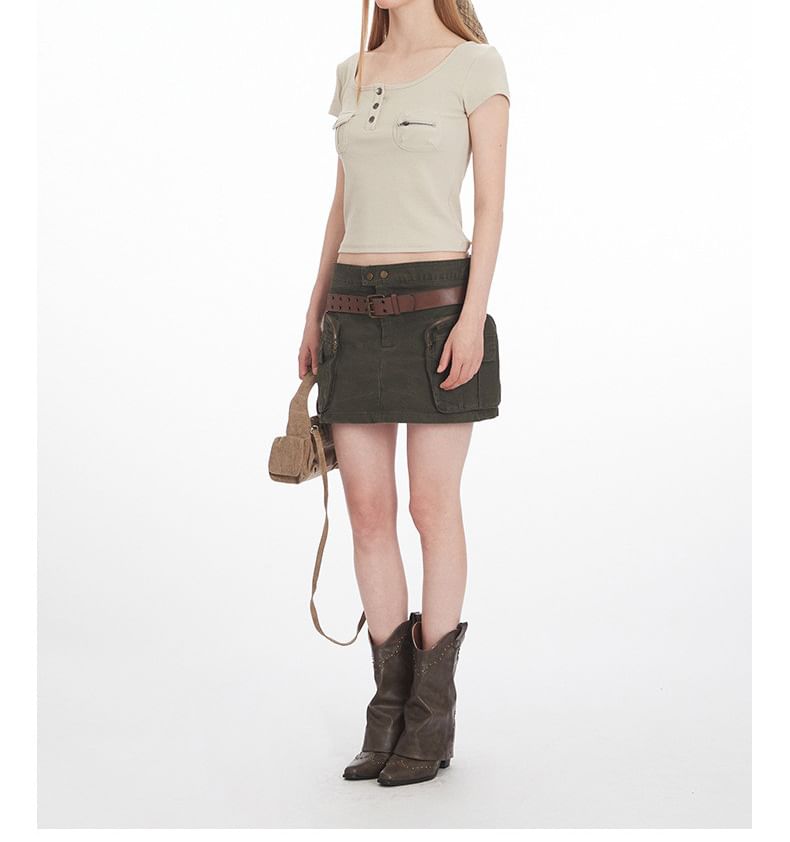 Plain Scoop-Neck Cropped Short-Sleeved Tee