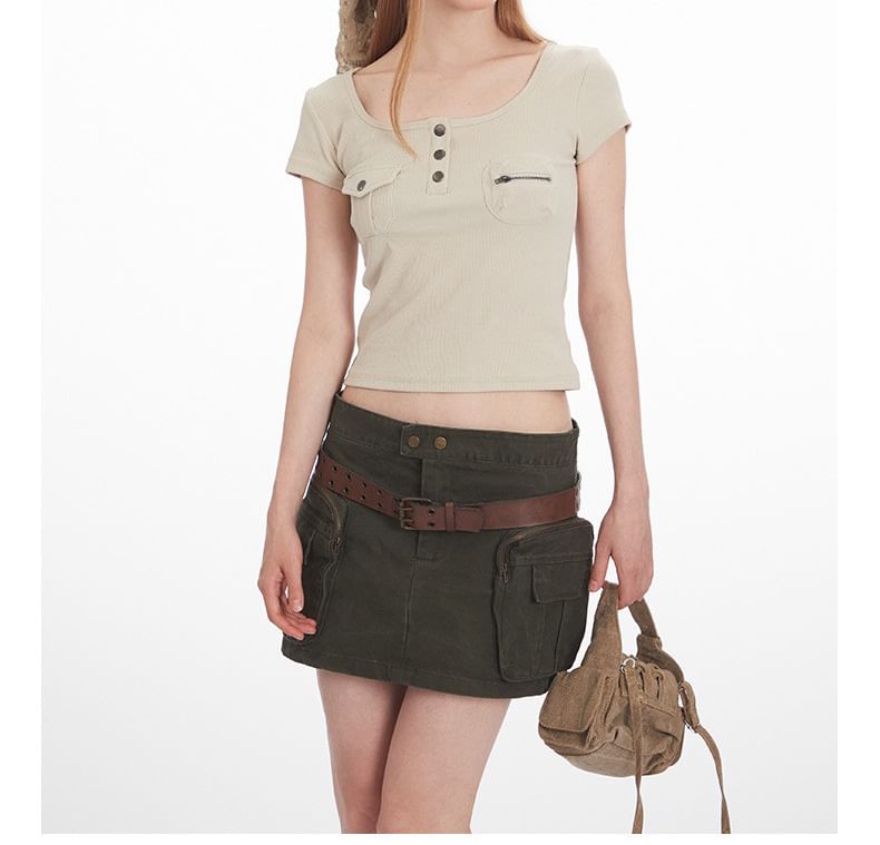 Plain Scoop-Neck Cropped Short-Sleeved Tee