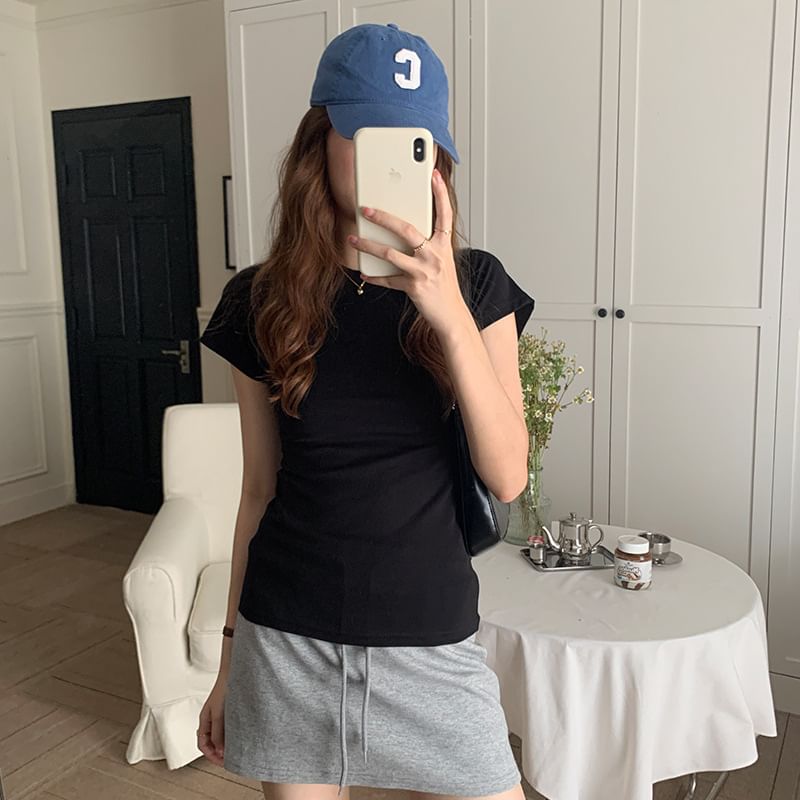 Plain Round-Neck Short-Sleeved Tee