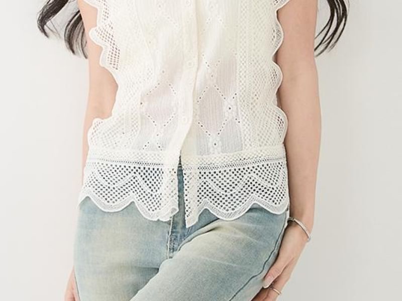 Lace Collared Button-Up Sleeveless Blouse