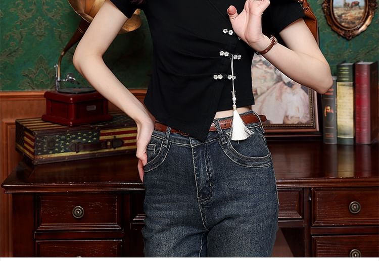 Plain Ruched Asymmetric V-Neck Frog-Buttoned Cropped Top