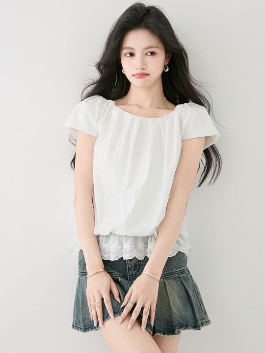 Lace-Paneled Ruched Round-Neck Short-Sleeved Blouse