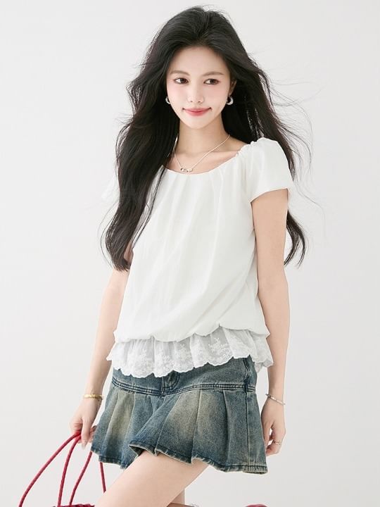 Lace-Paneled Ruched Round-Neck Short-Sleeved Blouse
