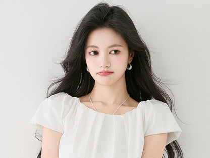 Lace-Paneled Ruched Round-Neck Short-Sleeved Blouse