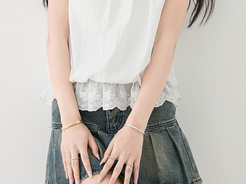 Lace-Paneled Ruched Round-Neck Short-Sleeved Blouse