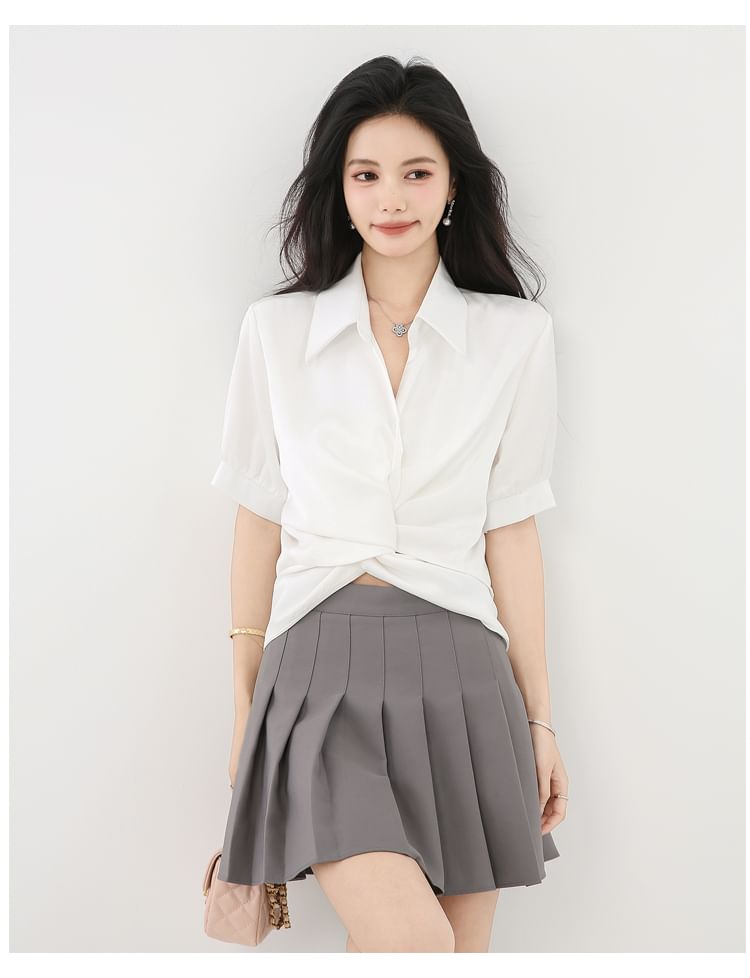 Plain Ruched Collared Elbow-Sleeved Cropped Blouse