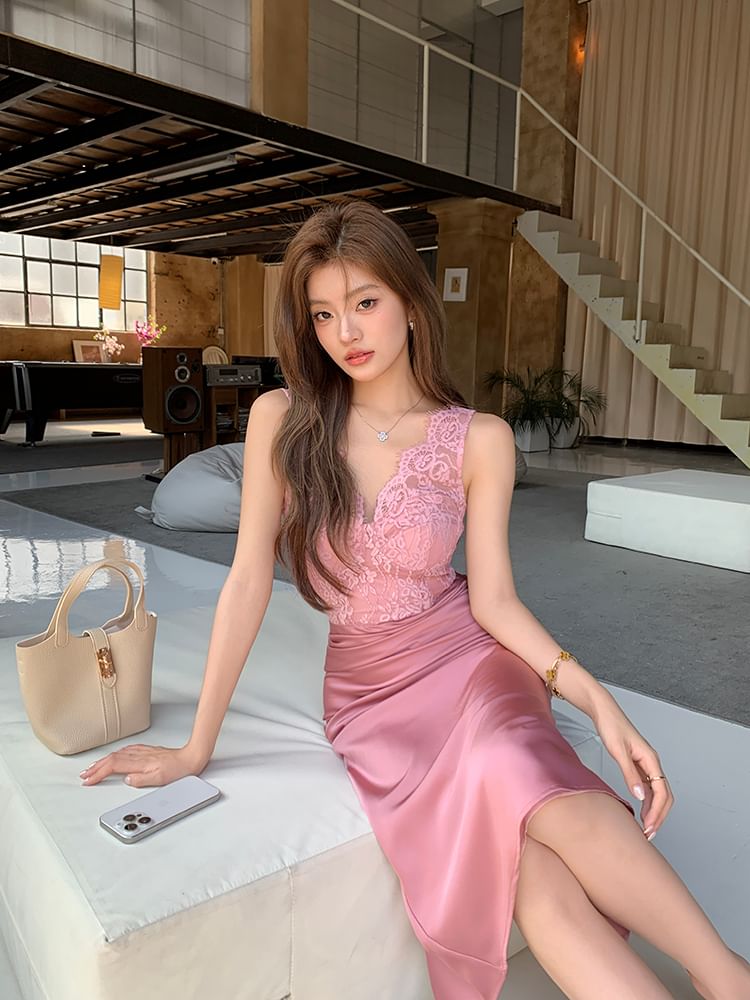 Lace Panel Satin V-Neck Sheath Dress - Altfashion Shop