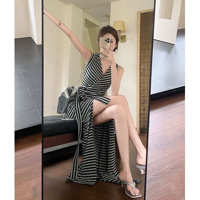 Striped V-Neck Sleeveless Bodycon Maxi Dress - Altfashion Shop