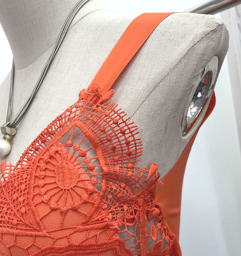 Padded Lace Camisole Top in Solid Color