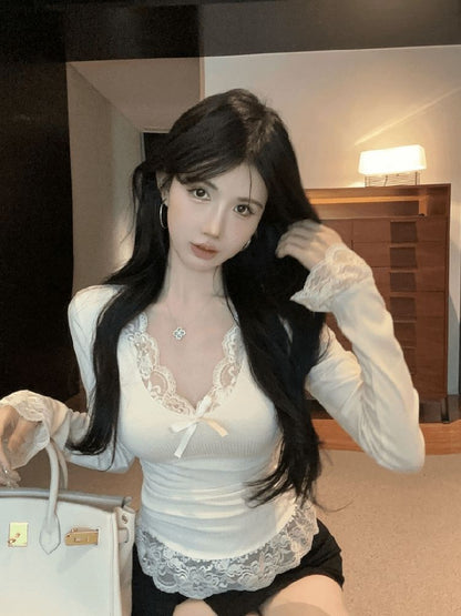 Lace-Trim Plain V-Neck Long-Sleeved T-Shirt