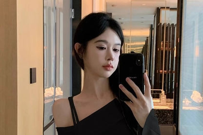 Plain Slit Asymmetric Off-Shoulder Long-Sleeved T-Shirt