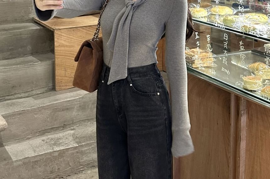 Tie-Front Plain V-Neck Long-Sleeved Tee