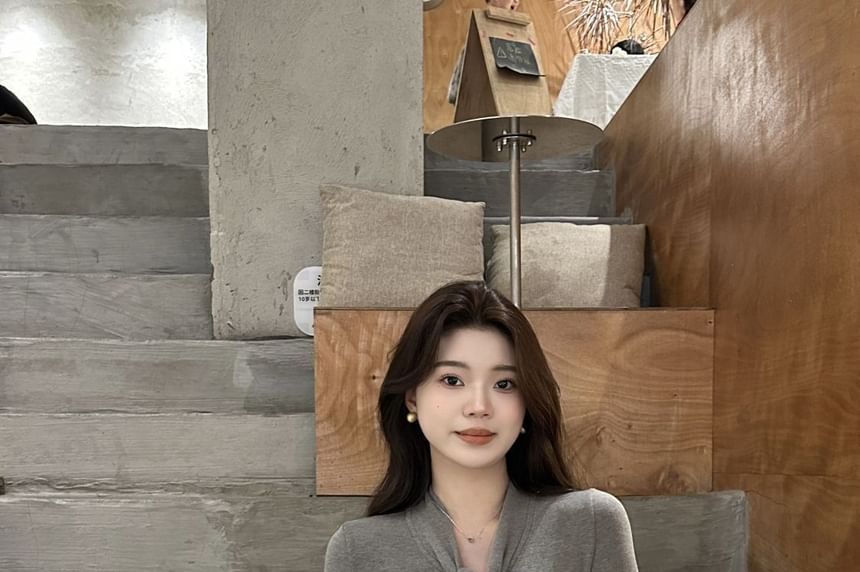 Tie-Front Plain V-Neck Long-Sleeved Tee