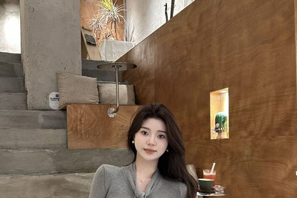 Tie-Front Plain V-Neck Long-Sleeved Tee