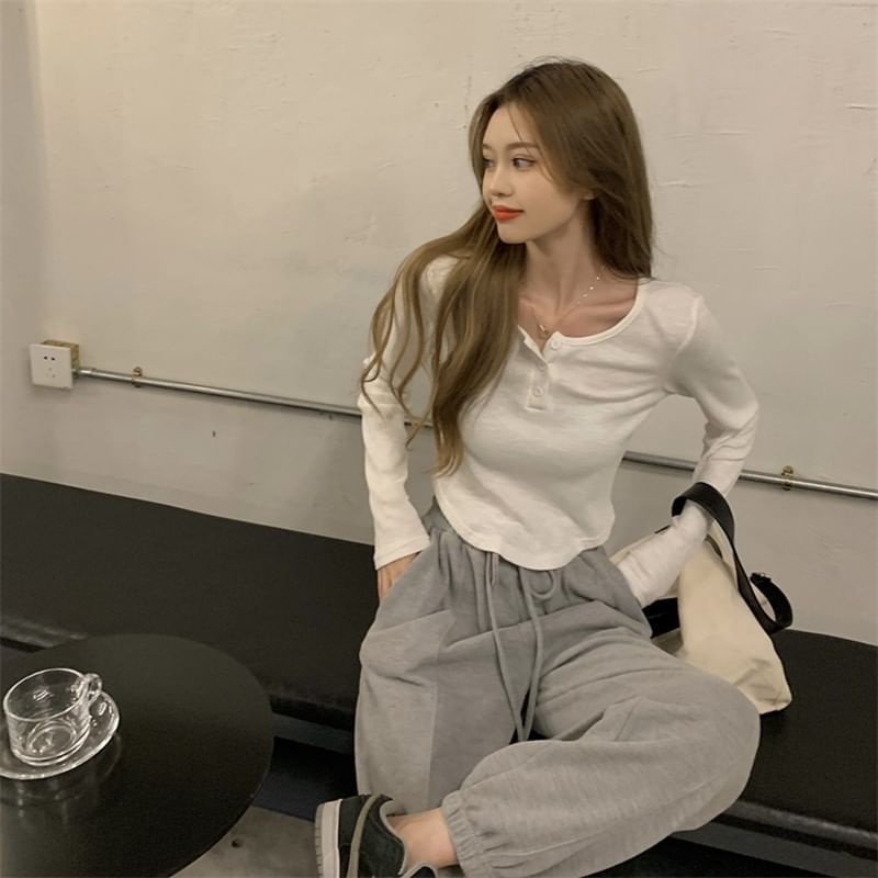 Cropped Henley-Neck Plain Long-Sleeved Tee