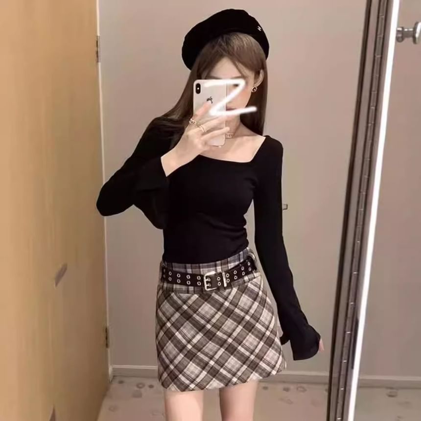 Plain Scoop-Neck Long-Sleeved T-Shirt
