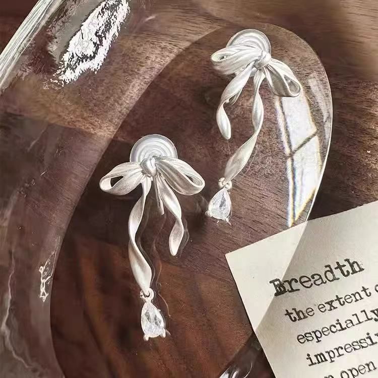 Drop Clip-On Rhinestone Bow / Earring