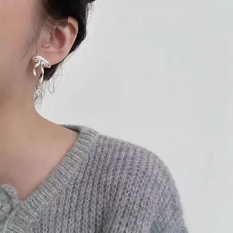 Drop Clip-On Rhinestone Bow / Earring