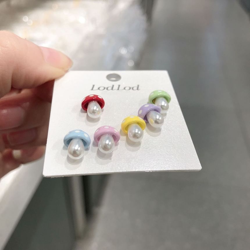 Ear Set of 6: Stud Mushroom