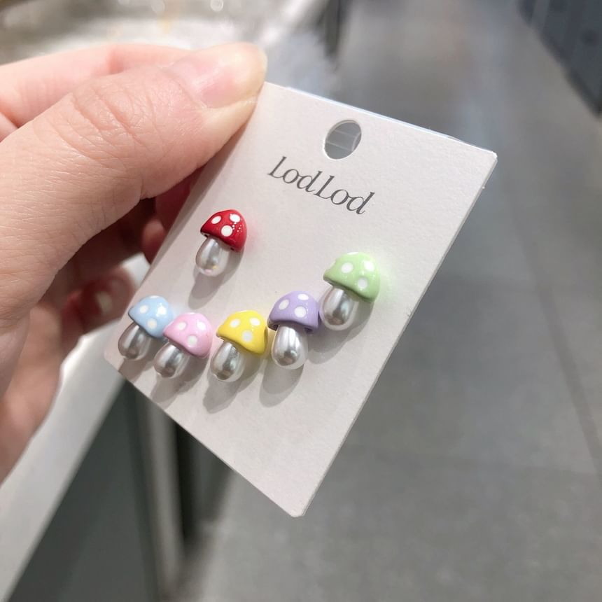 Ear Set of 6: Stud Mushroom