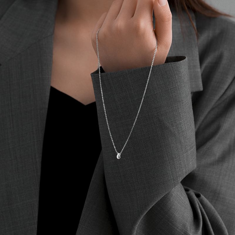 Teardrop Pendant Necklace