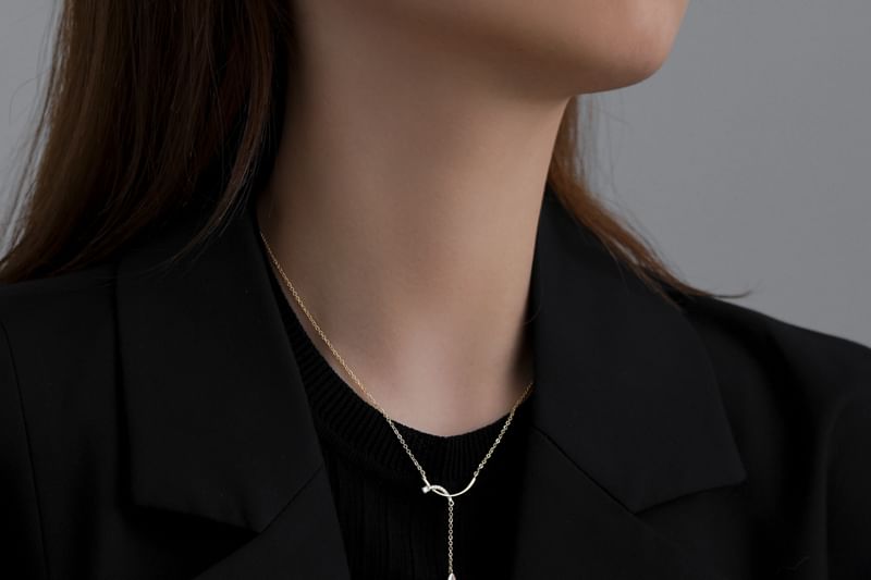 Rhinestone Pendant Necklace