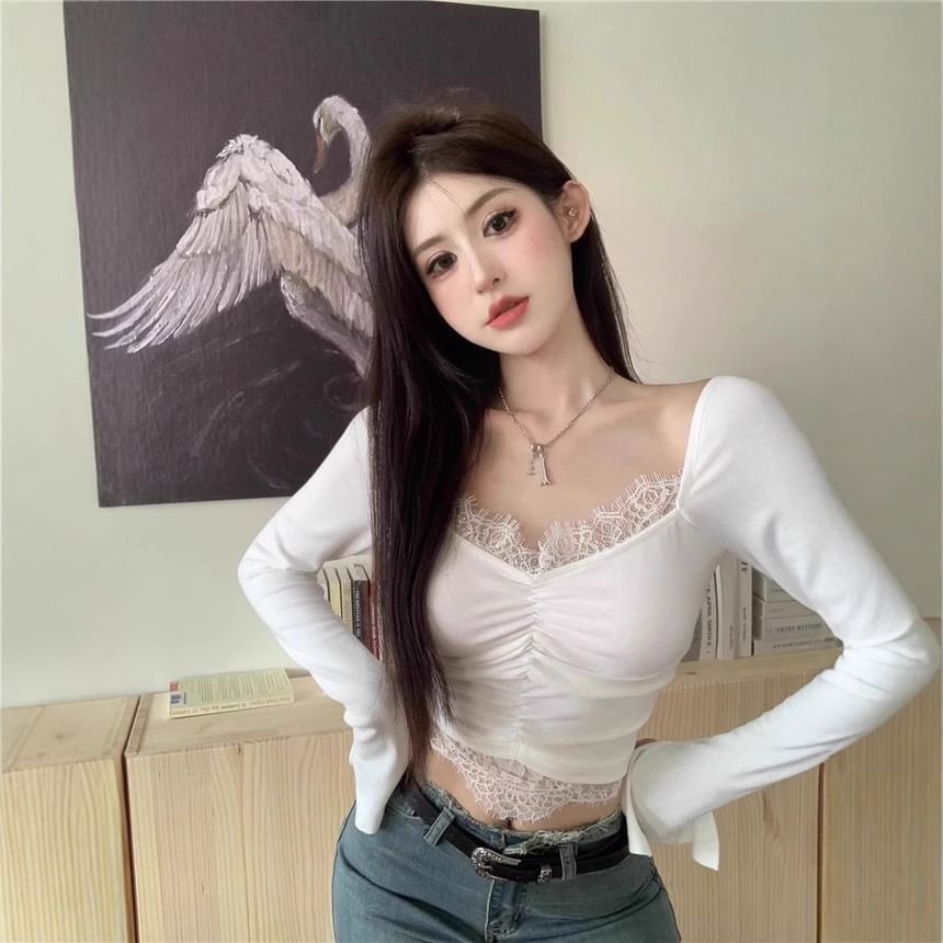 Plain Ruched Lace-Paneled V-Neck Cropped Long-Sleeved Top