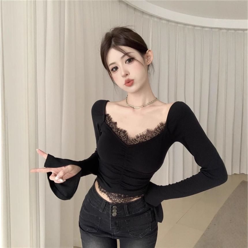 Plain Ruched Lace-Paneled V-Neck Cropped Long-Sleeved Top