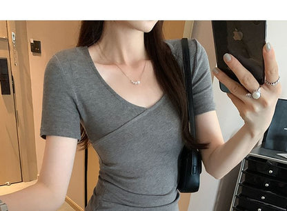 Slim V-Neck Short-Sleeved Tee