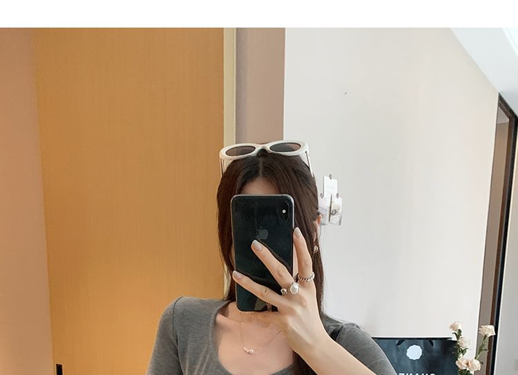 Slim V-Neck Short-Sleeved Tee