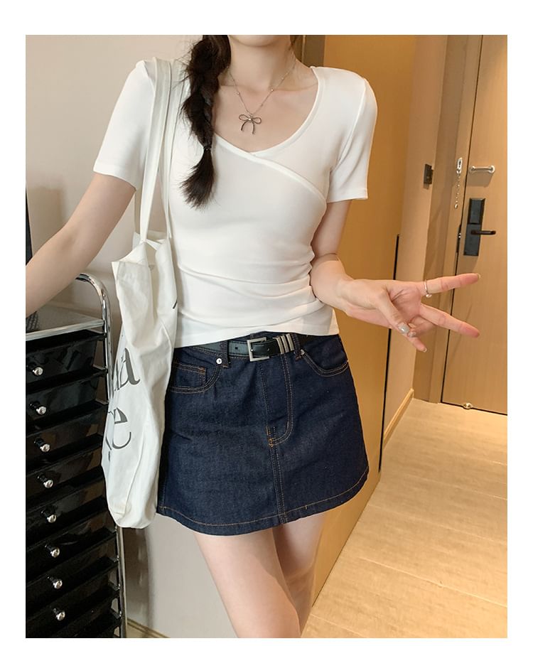 Slim V-Neck Short-Sleeved Tee