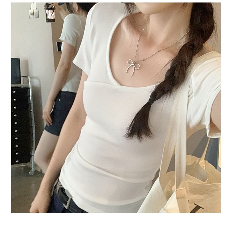 Slim V-Neck Short-Sleeved Tee