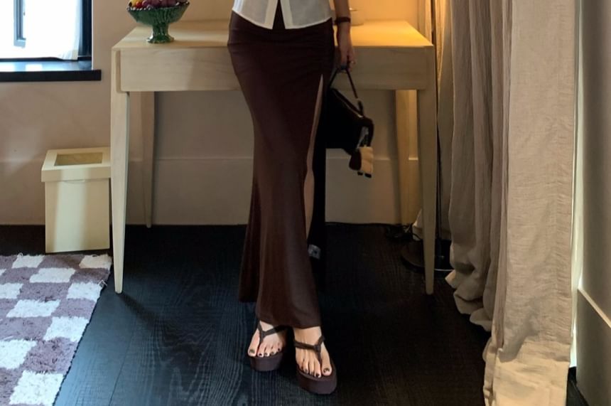 Short-Sleeve Shirt / High Waist Ruched Side-Slit Maxi Mermaid Skirt