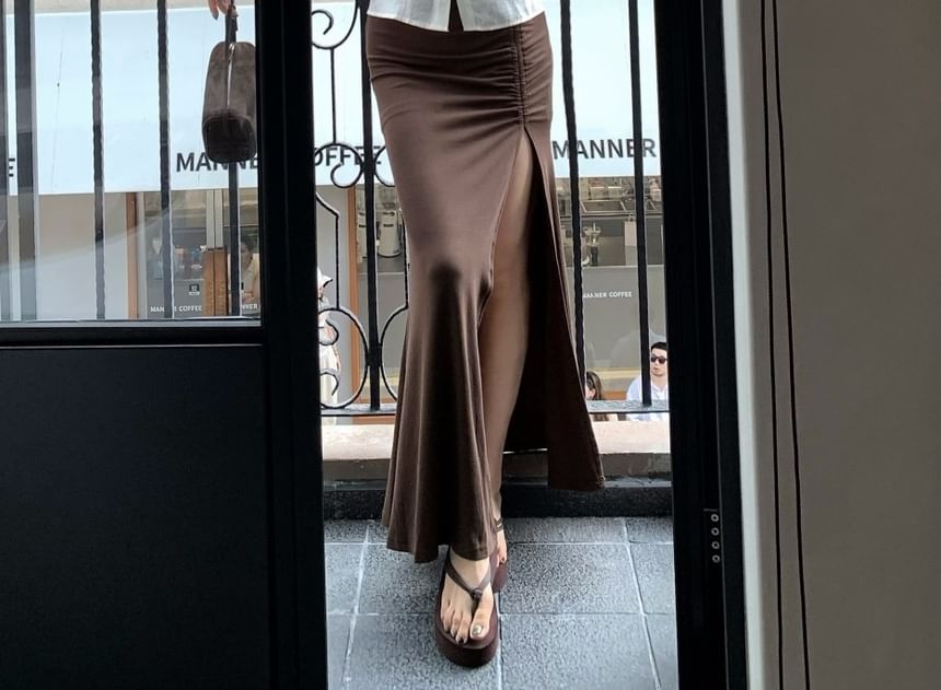 Short-Sleeve Shirt / High Waist Ruched Side-Slit Maxi Mermaid Skirt