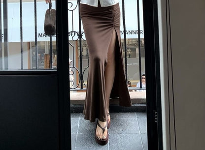 Short-Sleeve Shirt / High Waist Ruched Side-Slit Maxi Mermaid Skirt