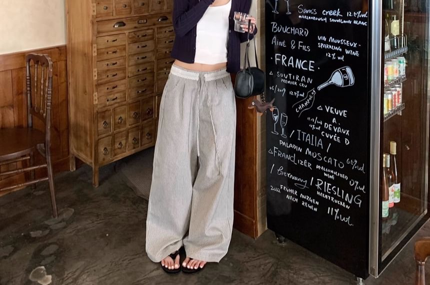 Mid Rise Striped Baggy Pants / V-Neck Plain Cardigan