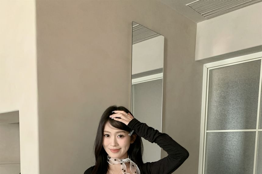 V-Neck Plain Cardigan / Spaghetti Strap Dotted Camisole Top