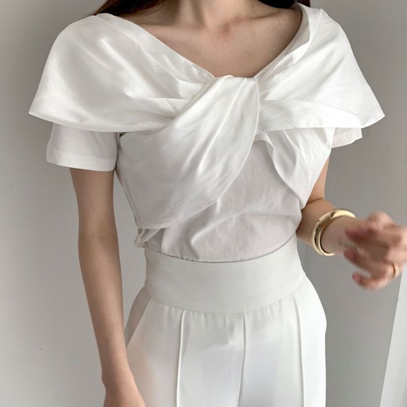 Short-Sleeved Knot-Front Plain Tee