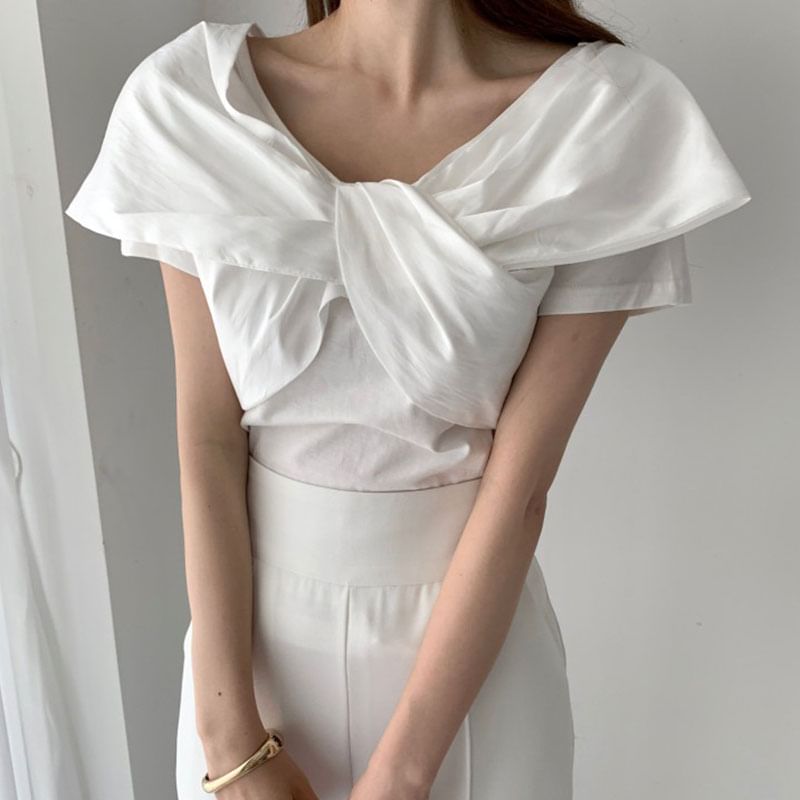 Short-Sleeved Knot-Front Plain Tee