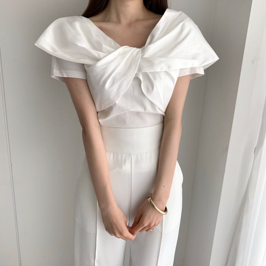 Short-Sleeved Knot-Front Plain Tee