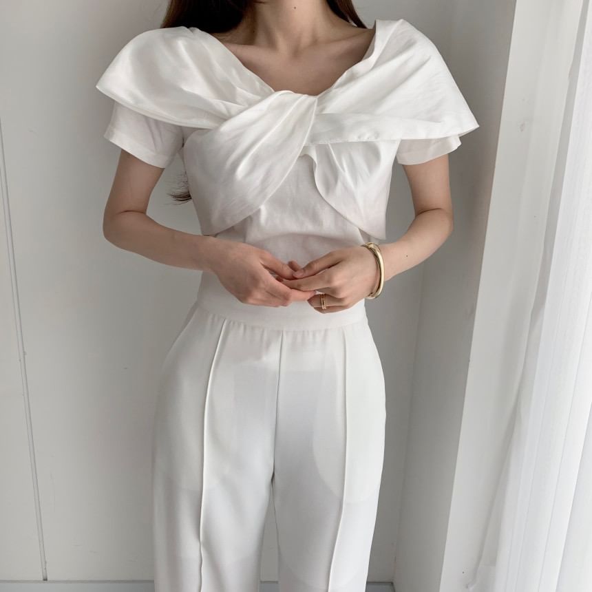 Short-Sleeved Knot-Front Plain Tee
