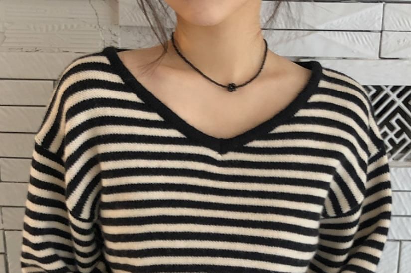 V-Neck Sleeved Striped Knitted Top